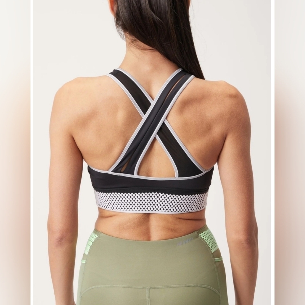 New Balance Women's Size Medium Black Q Speed Longline Sports Bra Vented Active - Picture 2 of 8